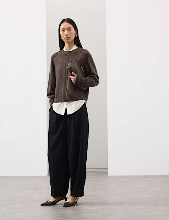 סריג מבד עשיר בצמר מרינו עם קשמיר בגזרה נינוחה