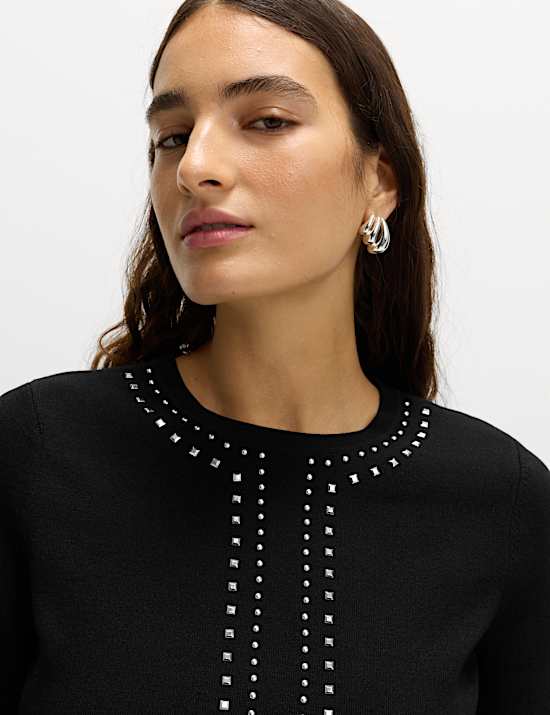 Pull à col rond avec décoration cloutée