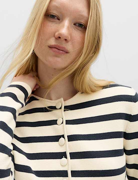 Schmal geschnittene, gestreifte Jacke aus Strick mit hohem Baumwollanteil