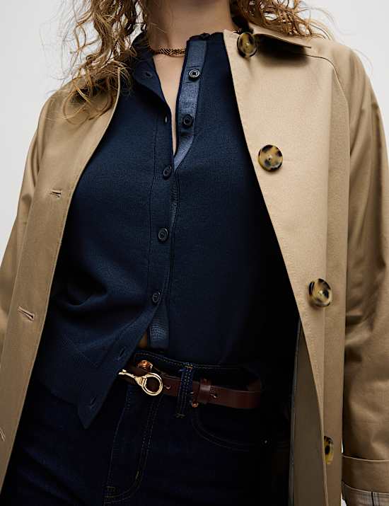 קרדיגן עם צווארון עגול וכפתורים בחזית