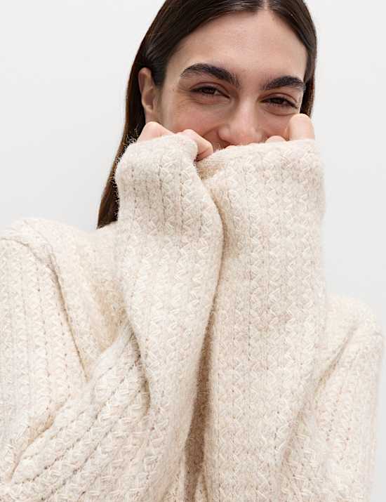 Pull court avec laine à col rond et motif texturé