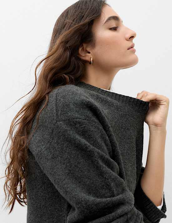 Pull &agrave; encolure ronde avec laine
