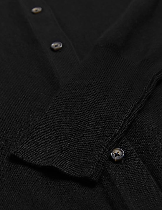 Ζακέτα με κλειστή στρογγυλή λαιμόκοψη και κουμπιά μπροστά