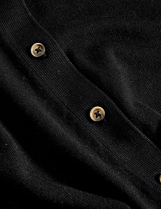 Ζακέτα με κλειστή στρογγυλή λαιμόκοψη και κουμπιά μπροστά