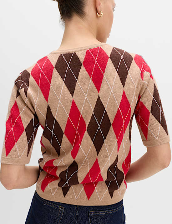 Top de punto ajustado de rombos y cuello redondo