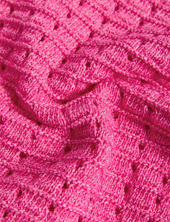 Texturovan&yacute; svetr s v&yacute;střihem ke krku s vysok&yacute;m pod&iacute;lem bavlny