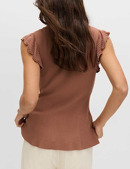 Gebreide, geribbelde top met aangerimpelde taille en ruches