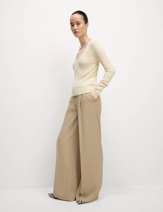 Ribbed V-Neck Knitted Top