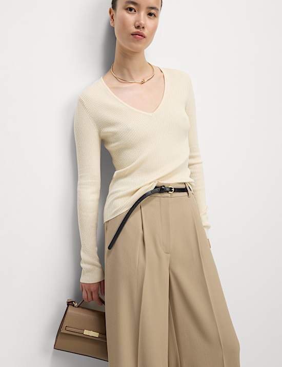 Ribbed V-Neck Knitted Top