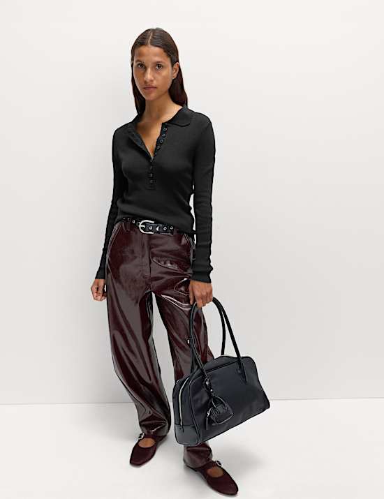 Top en maille côtelée à encolure et fermeture boutonnée