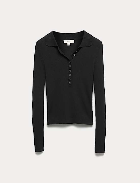 Top en maille côtelée à encolure et fermeture boutonnée