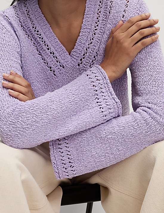 Pull en coton flammé texturé à col en V