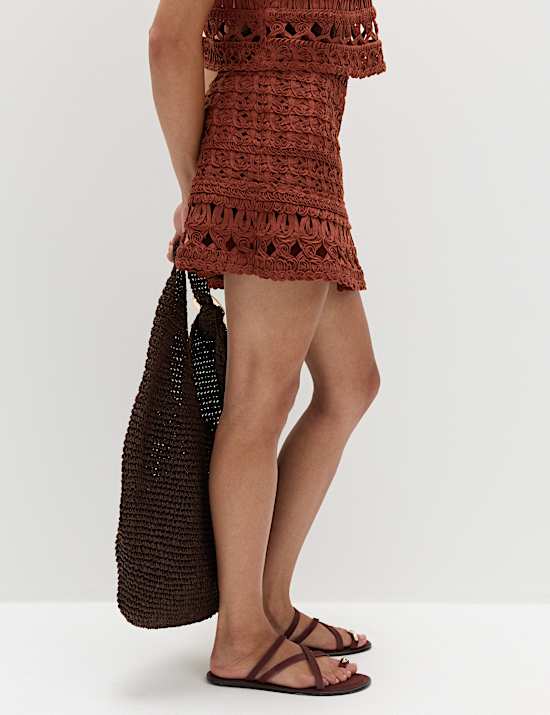 Minijupe en maille style crochet