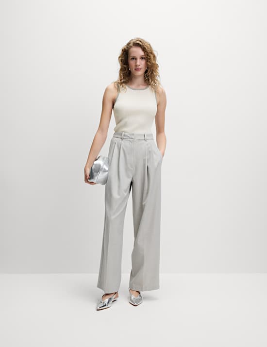 Ribbed Fitted Tipped Detail Vest