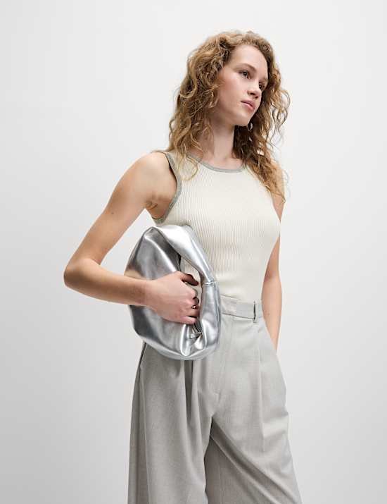 Ribbed Fitted Tipped Detail Vest