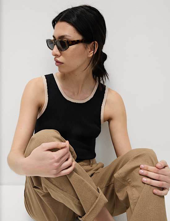 Ribbed Fitted Tipped Detail Vest