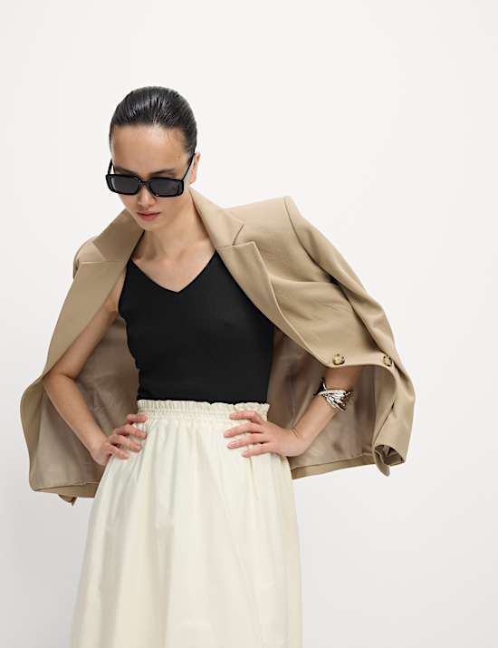 Ribbed V-Neck Slim Fit Knitted Vest