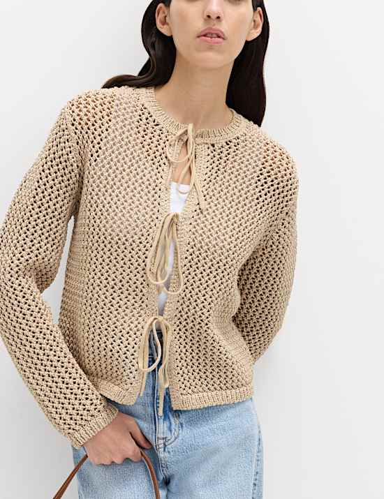 Kort vest met slanke pasvorm, striksluiting aan de voorkant en structuur