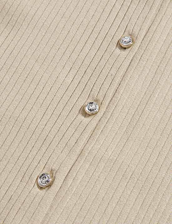 Texturovan&aacute; vesta na knofl&iacute;ky s v&yacute;střihem ke krku