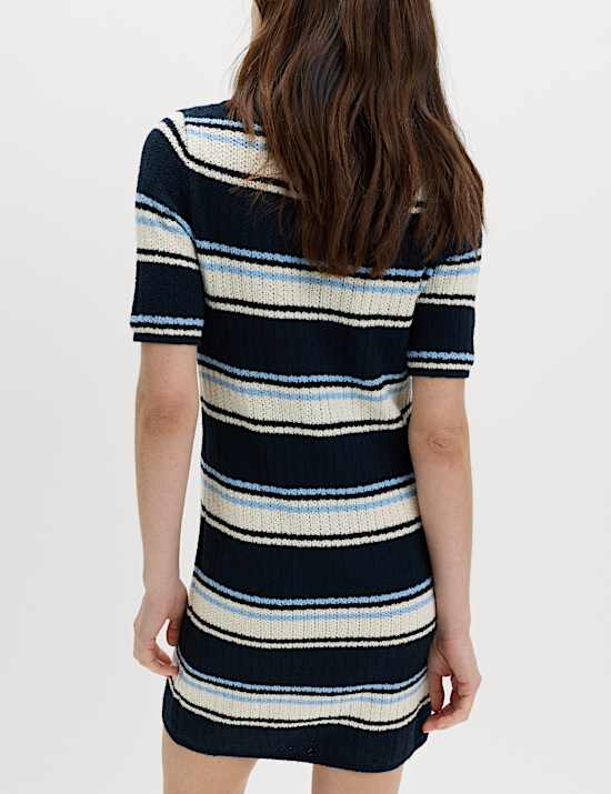 Dzianinowa sukienka mini w paski z przewagą bawełny