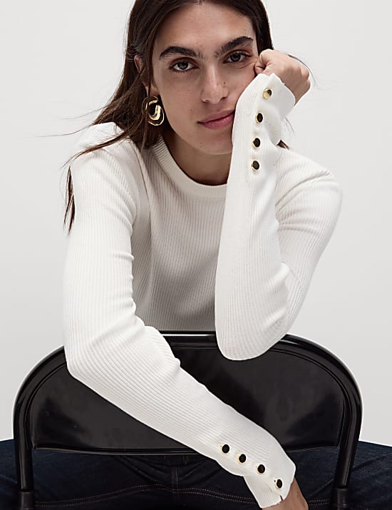 Pull c&ocirc;tel&eacute; &agrave; col rond et d&eacute;tail boutons