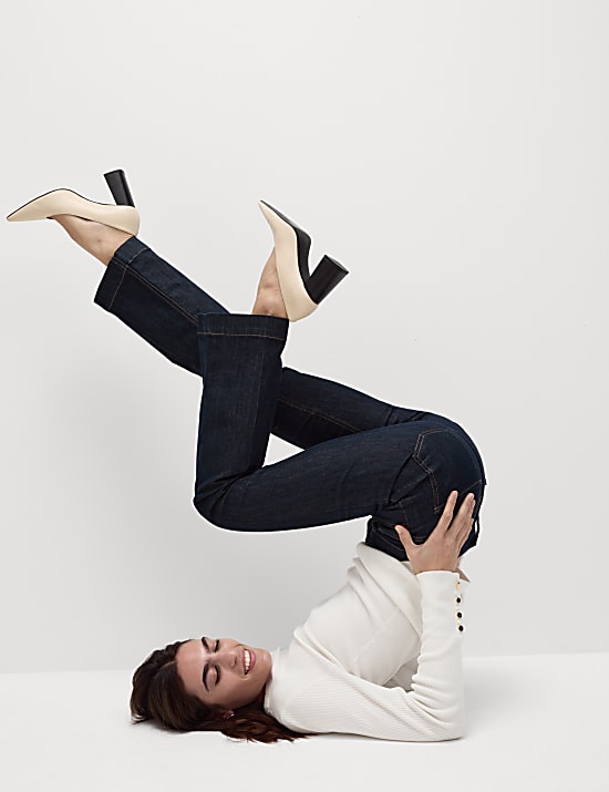 Pull c&ocirc;tel&eacute; &agrave; col rond et d&eacute;tail boutons