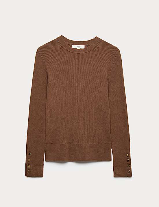 סריג באריגת ריב עם צווארון עגול וכפתורים