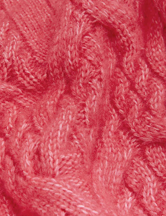 סריג בגזרה נוחה ובסריגת צמה עם צווארון וי