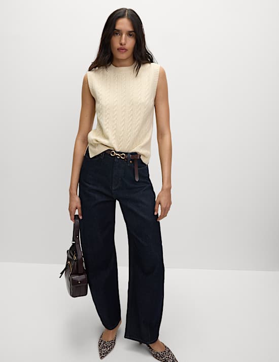 Air-Yarn Cable Knit Crew Neck Knitted Vest