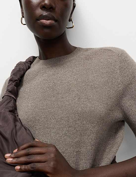 Πλεκτό τοπ με κλειστή στρογγυλή λαιμόκοψη και σχέδιο Air-yarn