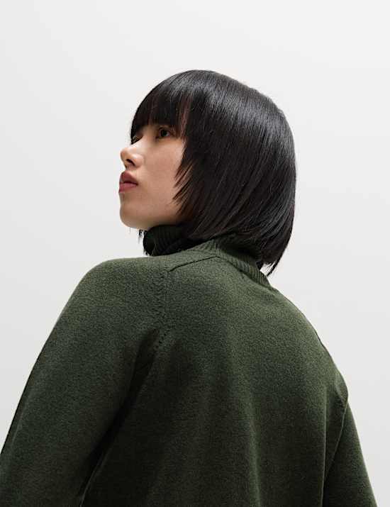 Su&eacute;ter de cuello vuelto con hilo aireado