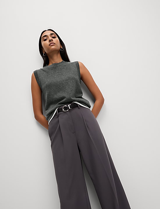 Air-Yarn Crew Neck Tipped Detail Knitted Vest