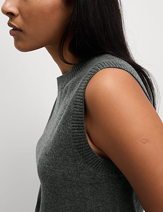Air-Yarn Crew Neck Tipped Detail Knitted Vest