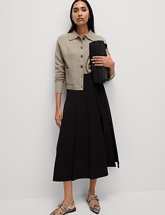 Collared Neck Relaxed Fit Knitted Jacket