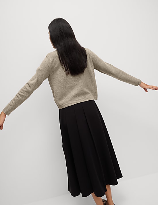 Collared Neck Relaxed Fit Knitted Jacket