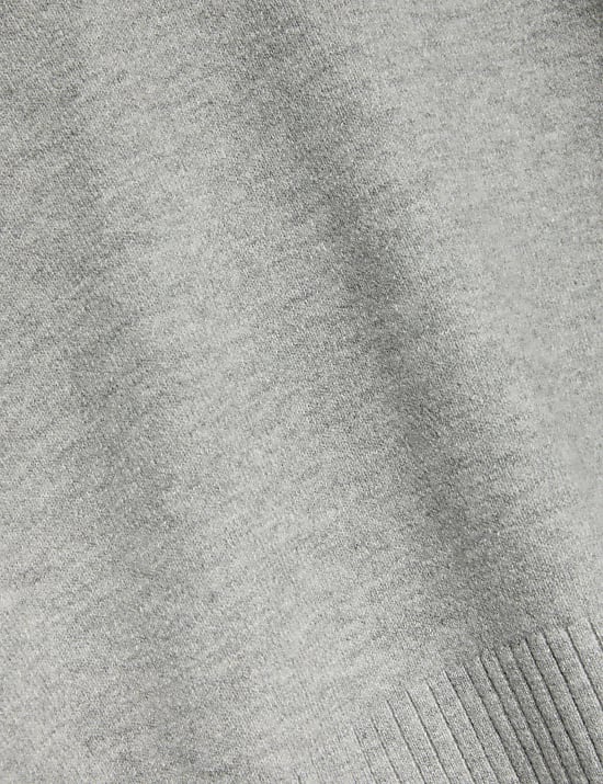 Pull coupe d&eacute;contract&eacute;e en maille l&eacute;g&egrave;re &agrave; col en V