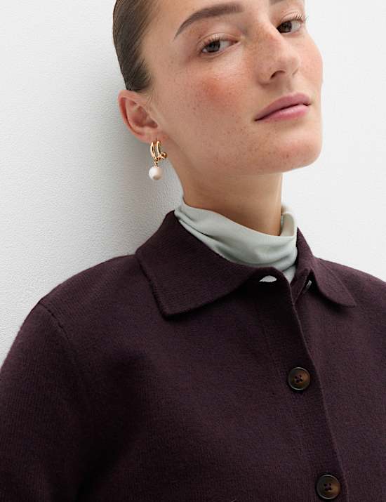 Bequeme kurze Strickjacke aus Luftgarngewebe mit Kragen