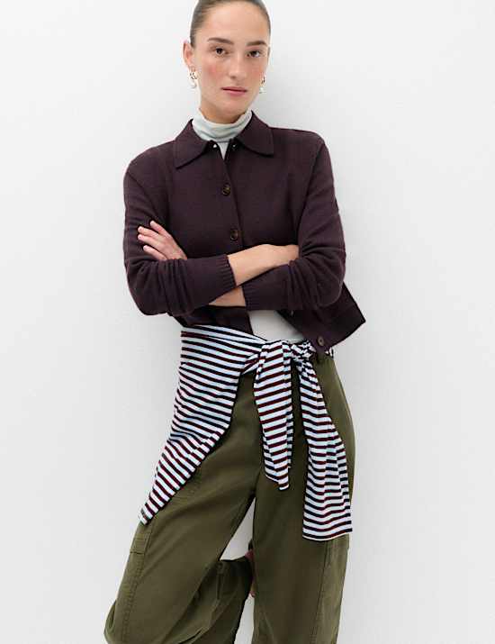 Bequeme kurze Strickjacke aus Luftgarngewebe mit Kragen