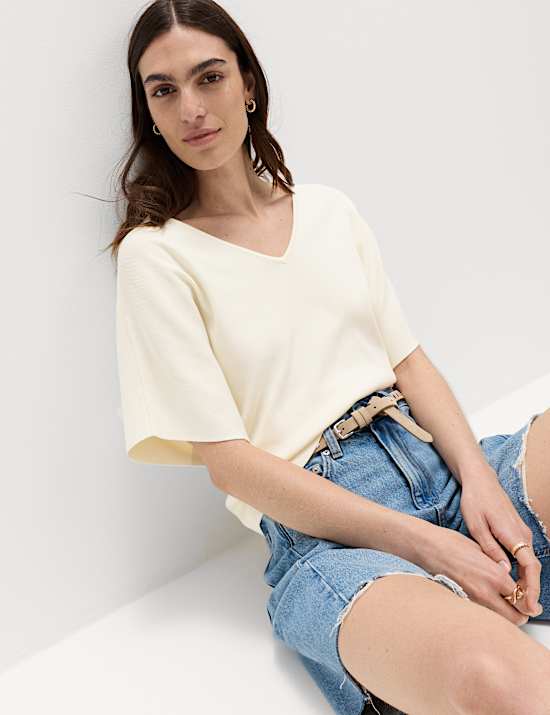 V-Neck Waisted Slim Fit Knitted Top