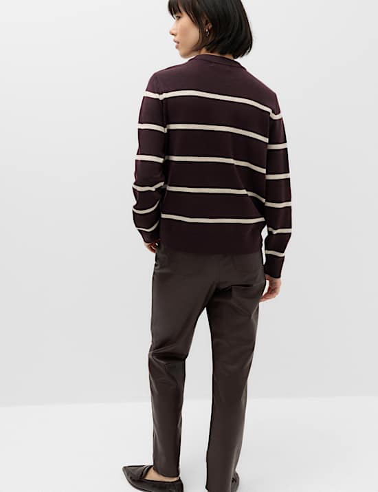 Pull en maille l&eacute;g&egrave;re &agrave; rayures et col rond