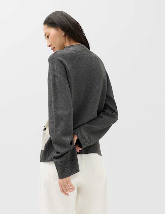 Pull &agrave; col chemin&eacute;e et motif