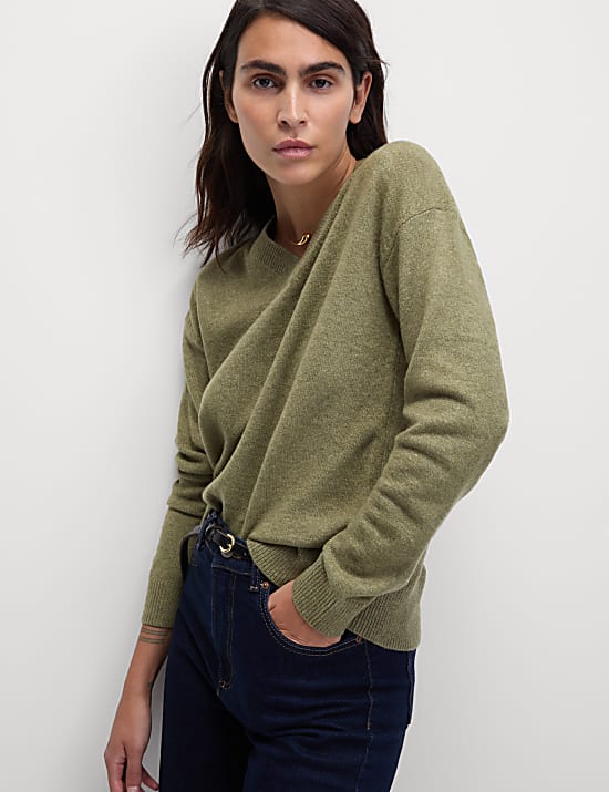V-Neck Jumper
