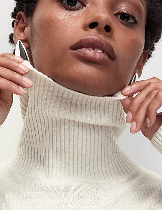 Strick-Pulloverkleid aus Air-Garn mit Rollkragen