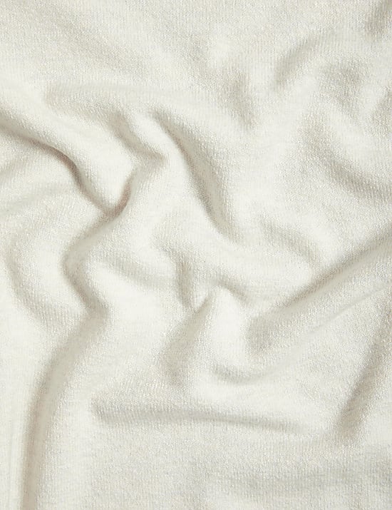 Strick-Pulloverkleid aus Air-Garn mit Rollkragen