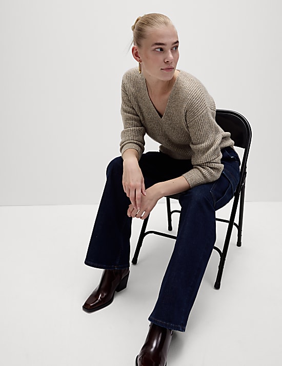 Cloud-Yarn Ribbed V-Neck Split Hem Jumper