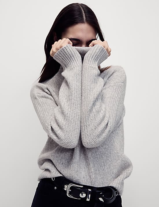 Pull en maille douce &agrave; encolure ronde et motif textur&eacute;