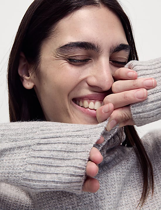 Pull en maille douce &agrave; encolure ronde et motif textur&eacute;