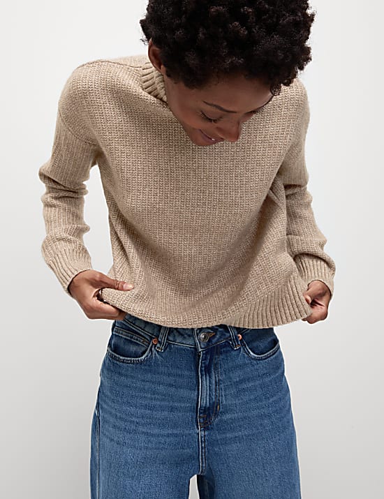 Texturovaný svetr z měkoučké příze s rolákovým límcem