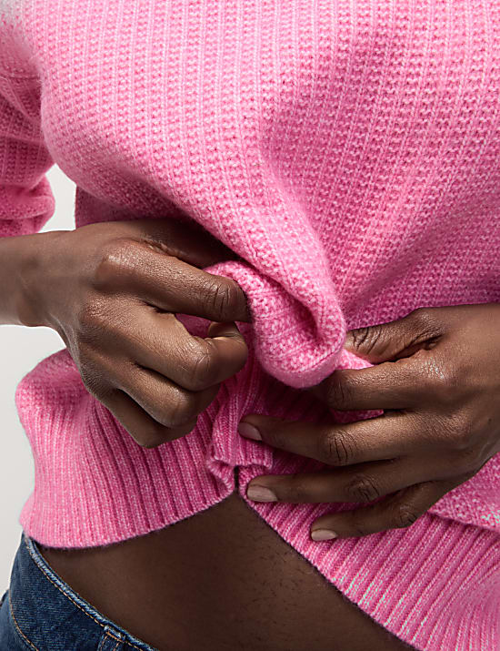 Pull en maille douce &agrave; encolure ronde et motif textur&eacute;