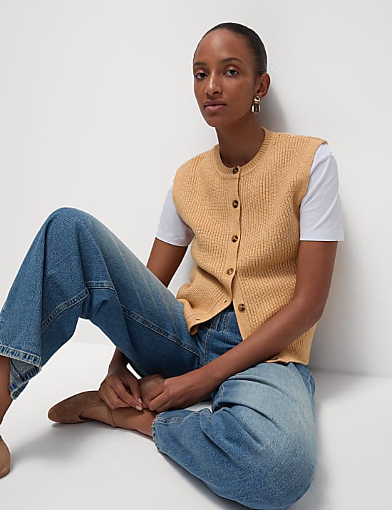 Cloud-yarn Knitted Crew Neck Waistcoat